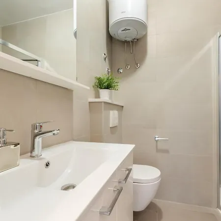 Zulijani House Helis B1 & B6 *