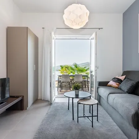 Zulijani House Helis B1 & B6 *