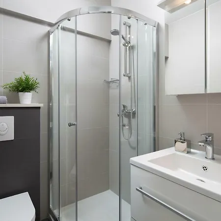 Zulijani House Helis B1 & B6 *